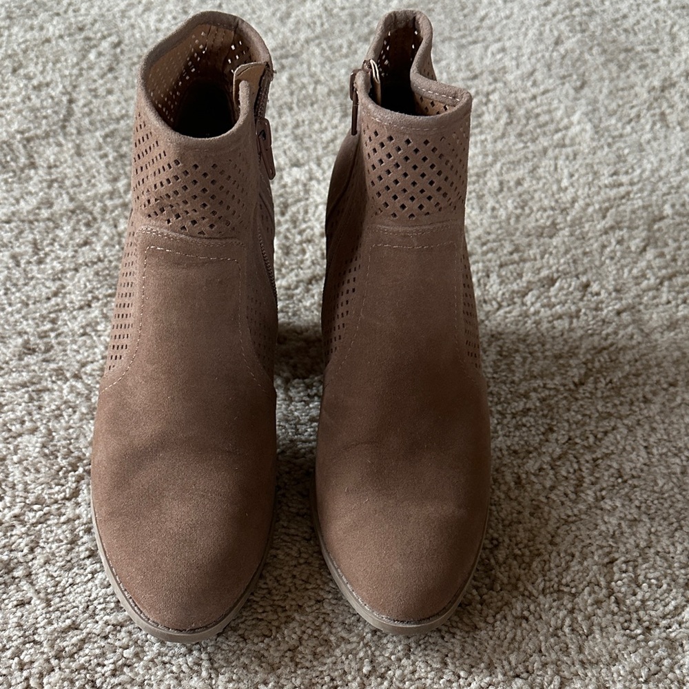 Universal Thread Perforated Tan Ankle Booties 3 1/2” heel